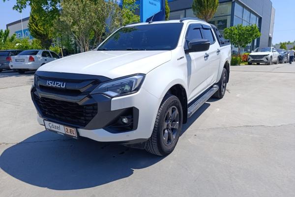 2024 ISUZU D-MAX 4X4 VCROSS OTOMATİK